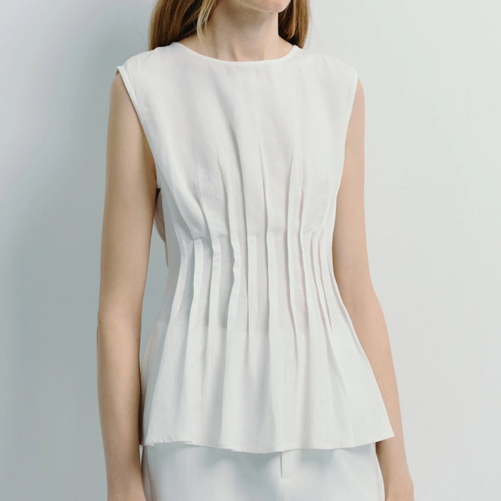 BRAND NEW Rue Sophie Sleeveless Pintuck White Top